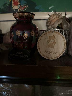 Benny's paw print & urn