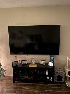 Mounted tv