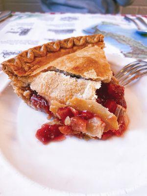 Strawberry rhubarb pie