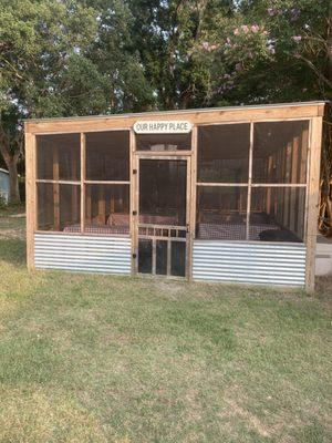 Cute enclosed picnic area that's COVID and bug friendly