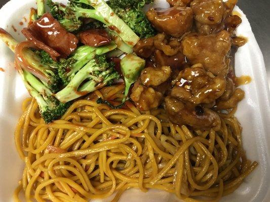 special plate - general tso chicken/beef broccoli with lo mein