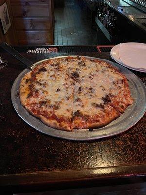 My favorite pizza, ground beef and garlic.