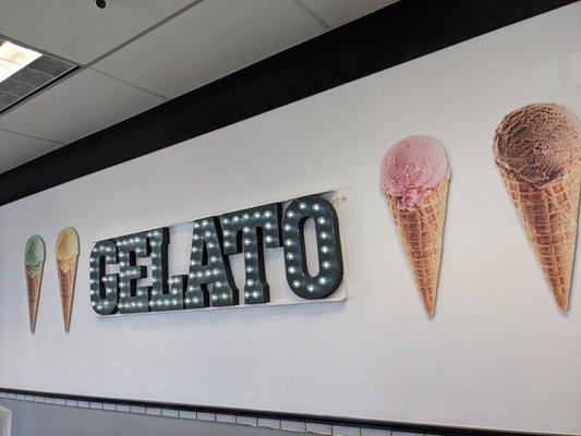 The glitzy GELATO sign!