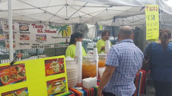 Taco vendor on the perimeter of the event (very good tacos).