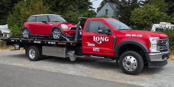 Full Spectrum Towing and Roadside Services
At Long Towing, we offer a broad range of services to meet every possible need on the road!