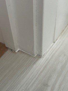 This is supposed to be new door trim not even 30 days old AND new flooring. It looks old and crappy.