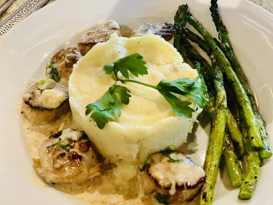 Pan seared scallops in a beurre blanc