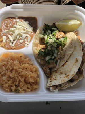 Street taco & chicken quesadilla 
Rice & beans