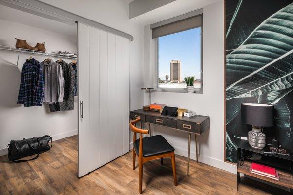 1x1 Bedroom/Closet