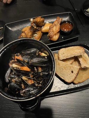 Mussels and chicken wings