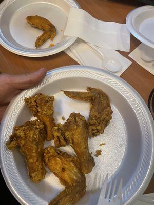 Sorry ass fried chicken wings.. i mean really sorry tasting wings, dry like dust