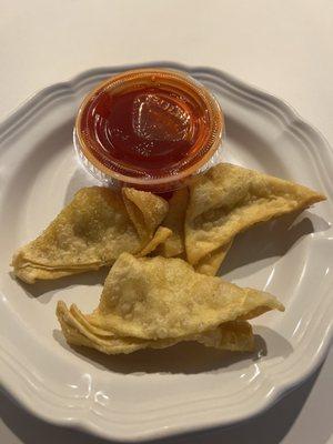 Best crab rangoons I've been able to find so far in new haven. 8 Rangoons with a good amount of filling inside them and a nice sauce too.