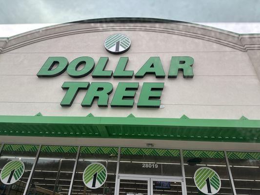 Front of the new dollar tree.