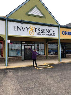 Tia and her new hat from Envy Essence!!