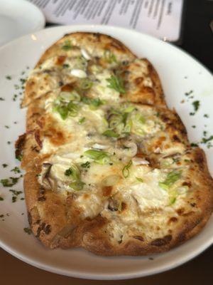 Alfredo flatbread - excellent!