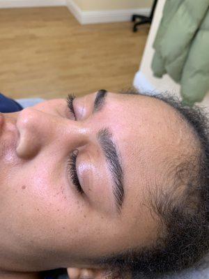 Eyebrow shaping (wax, trim & tweeze)