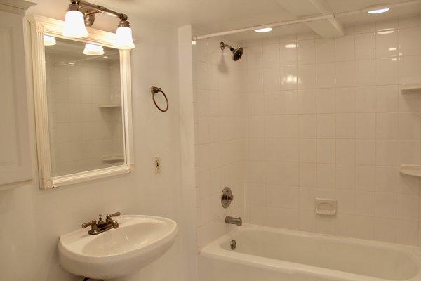 734 Mulford, Evanston - Two Bedroom Garden Apartment