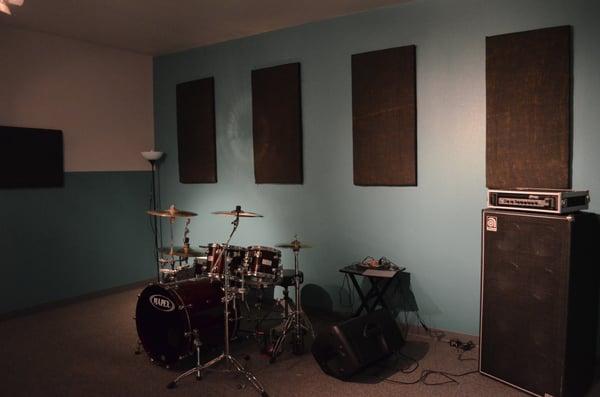 One of our hourly rooms fully backlined with PRO gear.