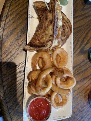 Patty melt with onion rings