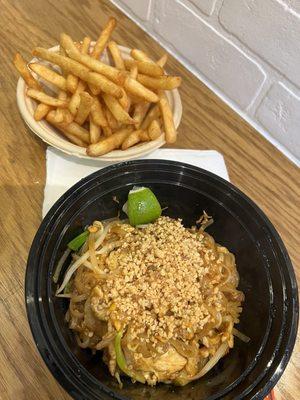 Chicken Pad Thai Lunch Special