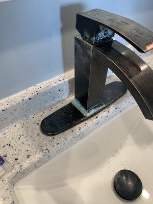 Bathroom sink