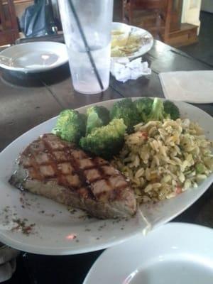 Tuna steak with broccoli and orzo