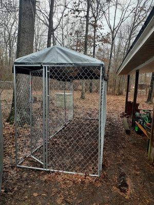 Complete assembly of dog kennel