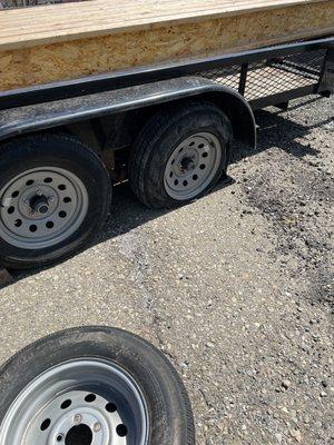 Broken tire on 81