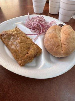 Tamales  Pan chicharrón