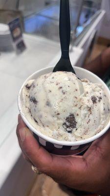 Cookies & cream ice Cream in a Cup