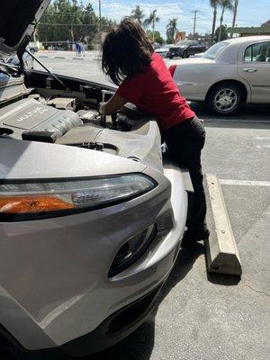 Nadia doing her thing installing my battery in 90 degree weather. She had a great attitude the entire time.