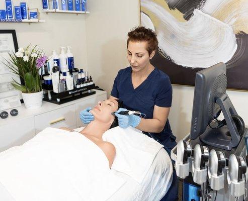 "Rejuvenate your skin with a refreshing, deep-cleansing HydraFacial treatment!"