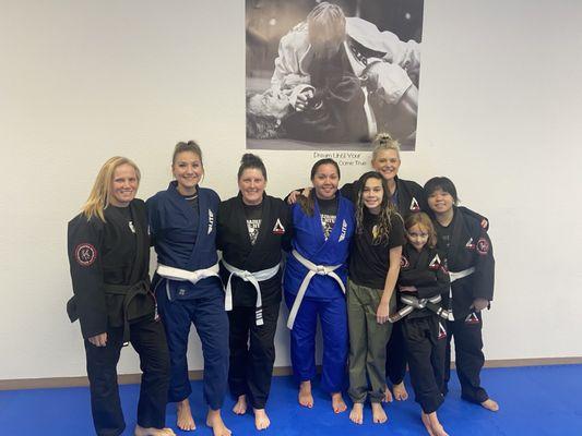 Kioto BJJ Southwest women white belts with professor Liz