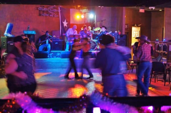 two steppin with live music