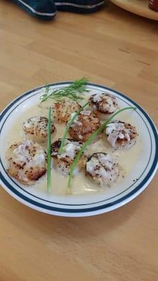 Stonington scallops in a lemon butter cream sauce. Very sweet the best!