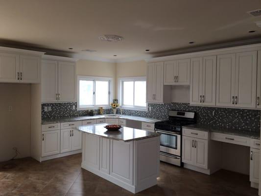 White cabinetry with fantasy white quartzite