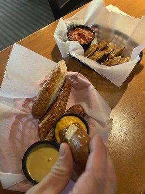 pretzels & toasted rav