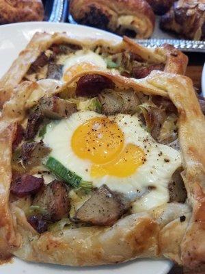 Savory egg tart with potato sausage and leek!