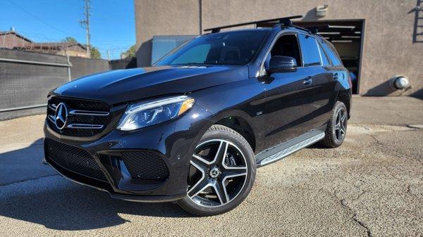 Mercedes-Benz GLE550e with Paint Protection Film installed on the full front end.