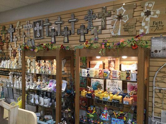 Great variety of inspirational home and gifts decor.