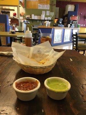 Quick service and tasty salsa!