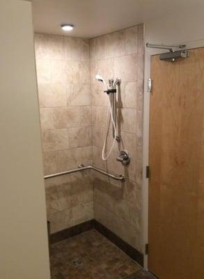 Private men's and women's shower rooms.