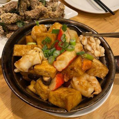 Seafood tofu clay pot