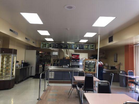 Friendly staff & variety food selections for quick fix meal while awaiting to report for jury duty.  Don't expect any fancy food.