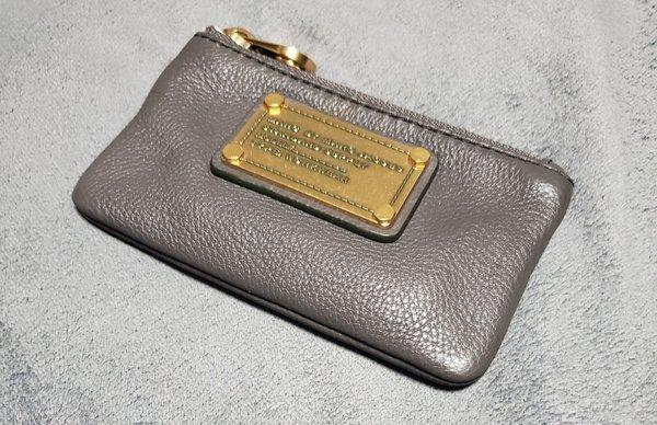 OMG got this Marc Jacobs little wallet for only $19.99