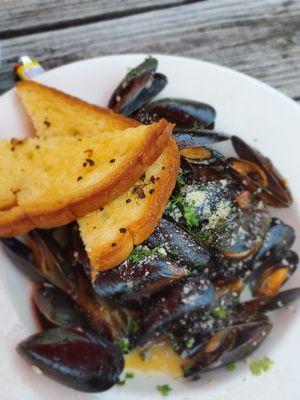 Mussels, really well steamed.