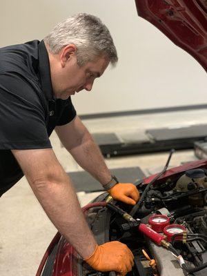 Thomas concentrates on evaluating this very sick Audi TT.