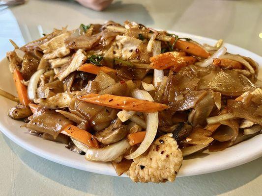 Pad noodle kee mao with chicken