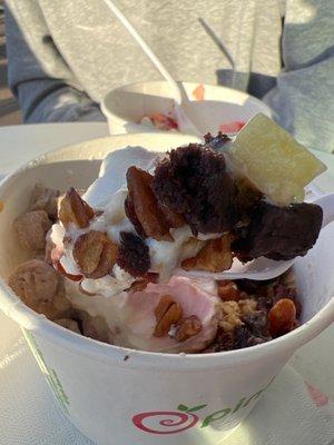 Frozen Yogurt with Toppings