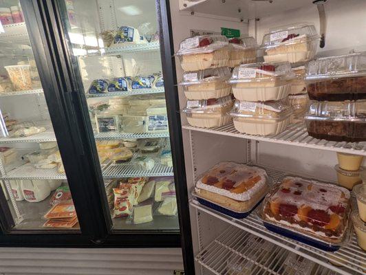 Absolutely delicious cakes and a selection of the finest Salvadoran creams and cheeses for your enjoyment.